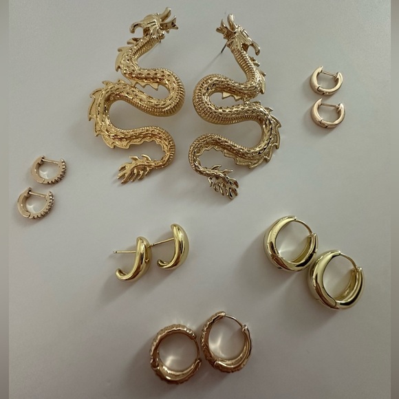 Jewelry - Bundle of gold earrings